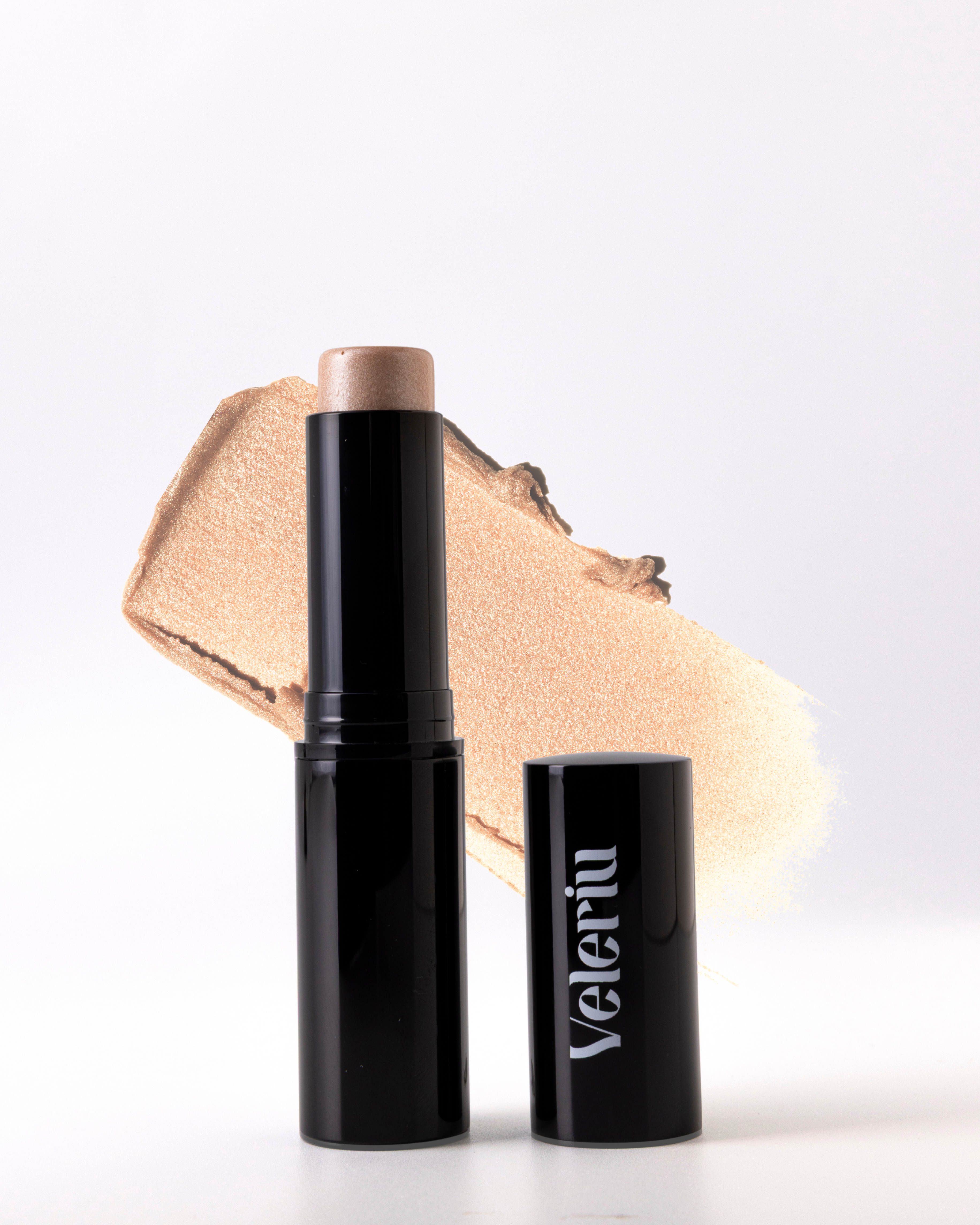 Creamy Stick Illuminator for a radiant, dewy glow – High-shimmer highlighting stick for face and body