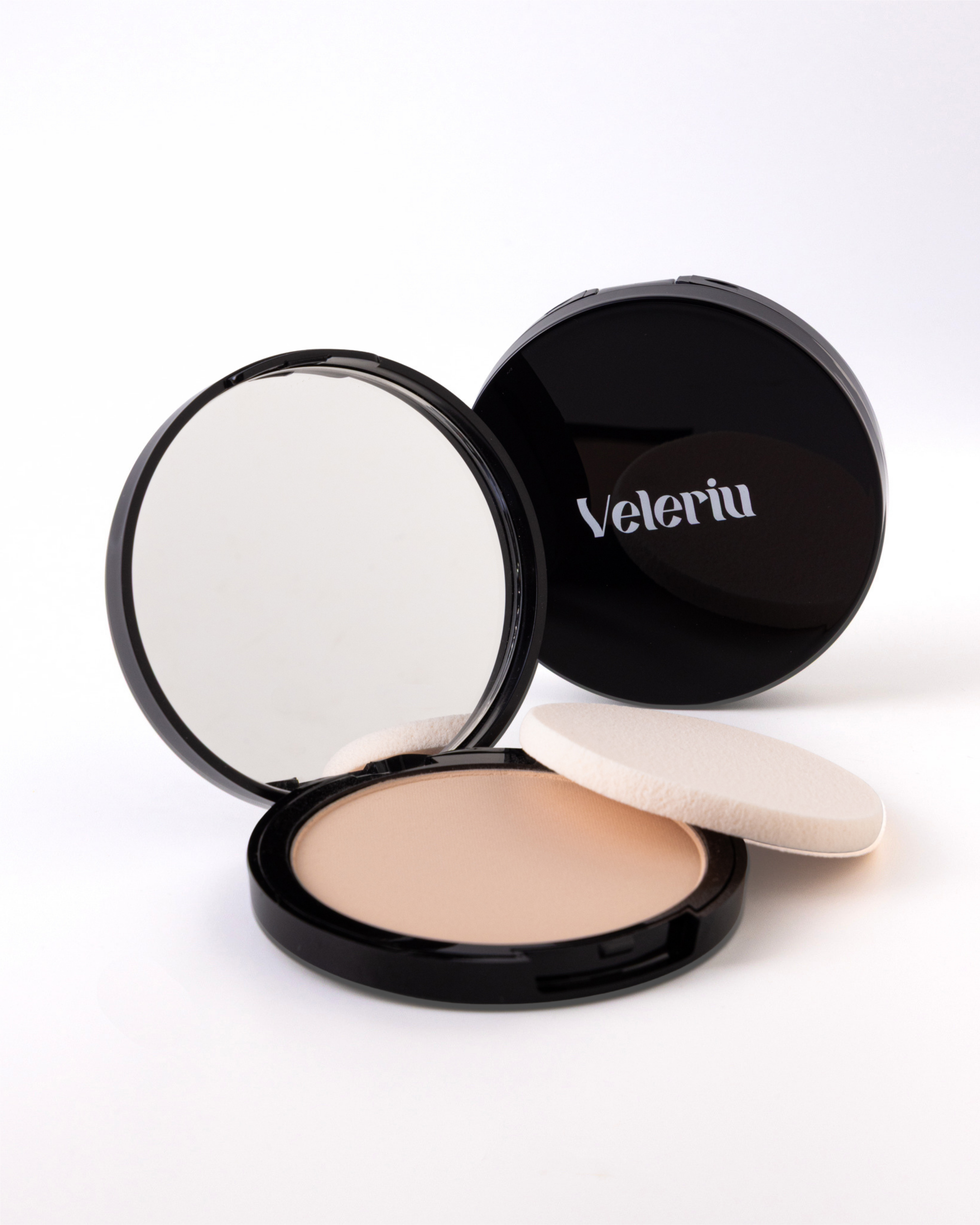Mineral Powder Foundation compact with sponge - buildable coverage and natural luminous finish